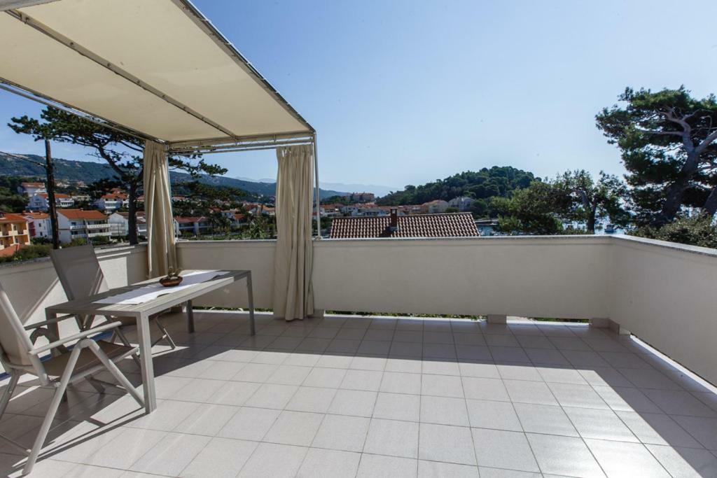 Apartments Maris Раб Екстериор снимка