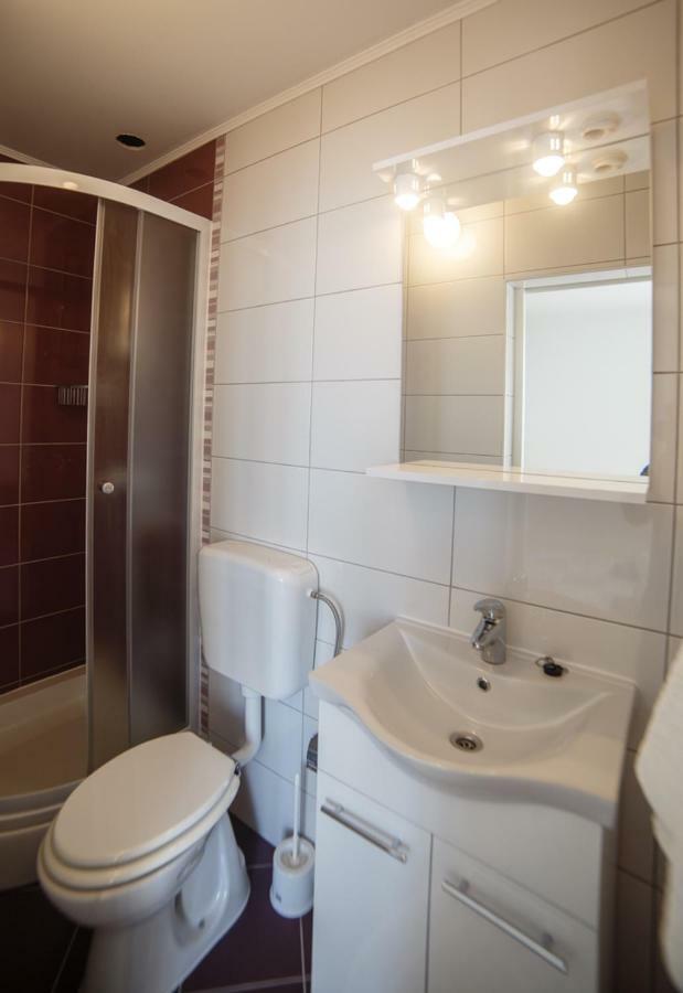 Apartments Maris Раб Екстериор снимка
