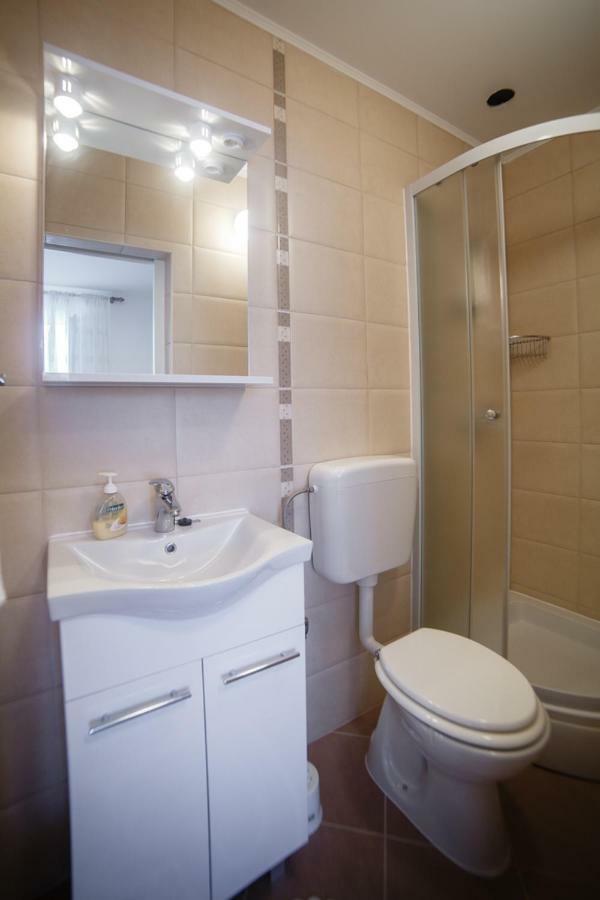 Apartments Maris Раб Екстериор снимка